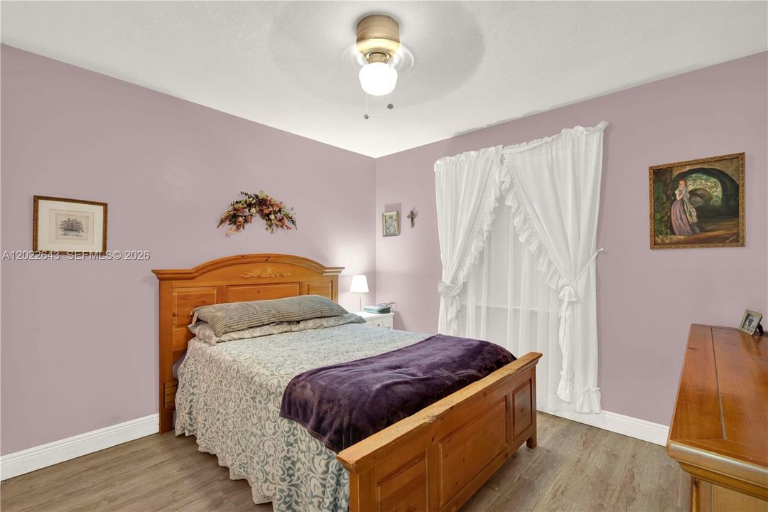For Sale: $559,900 (3 beds, 2 baths, 1612 Square Feet)