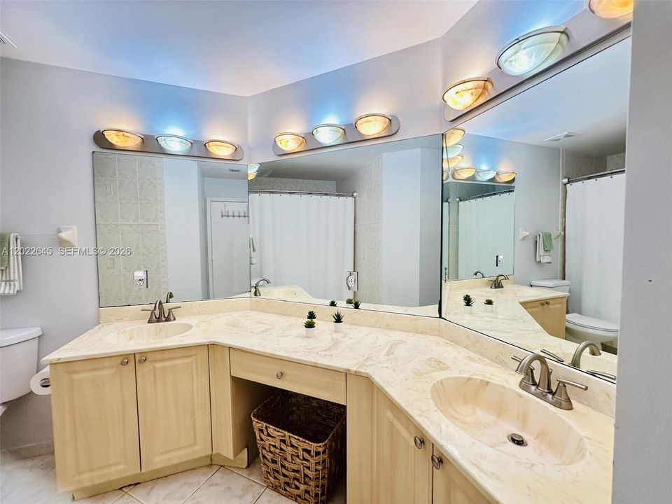 Activo con contrato: $360,000 (3 camas, 2 baños, 1473 Pies cuadrados)