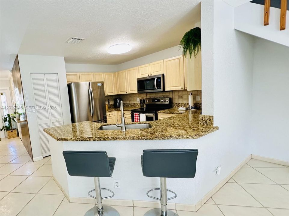 Activo con contrato: $360,000 (3 camas, 2 baños, 1473 Pies cuadrados)