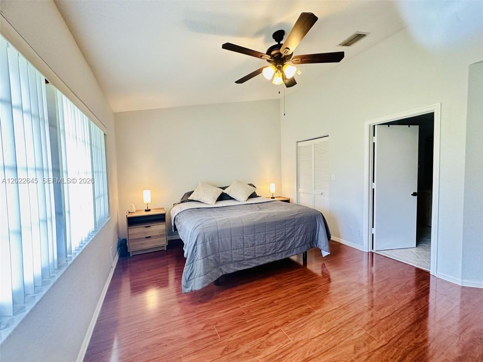 Activo con contrato: $360,000 (3 camas, 2 baños, 1473 Pies cuadrados)