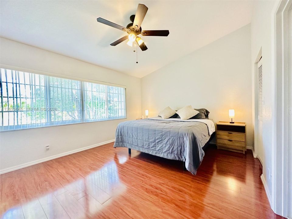 Activo con contrato: $360,000 (3 camas, 2 baños, 1473 Pies cuadrados)