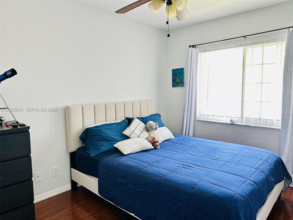 Activo con contrato: $360,000 (3 camas, 2 baños, 1473 Pies cuadrados)