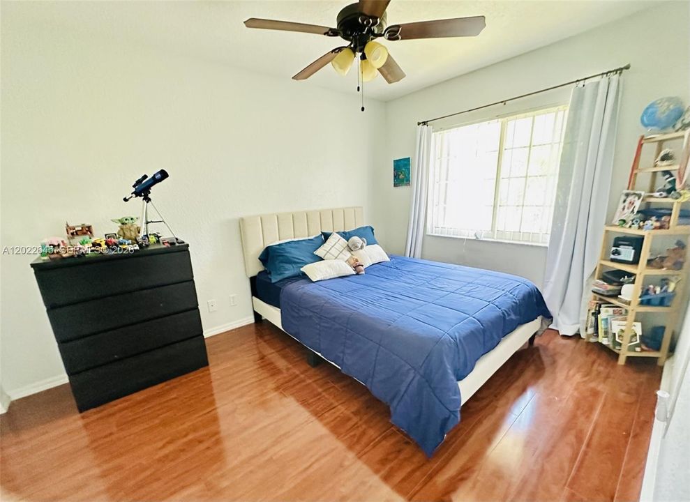 Activo con contrato: $360,000 (3 camas, 2 baños, 1473 Pies cuadrados)