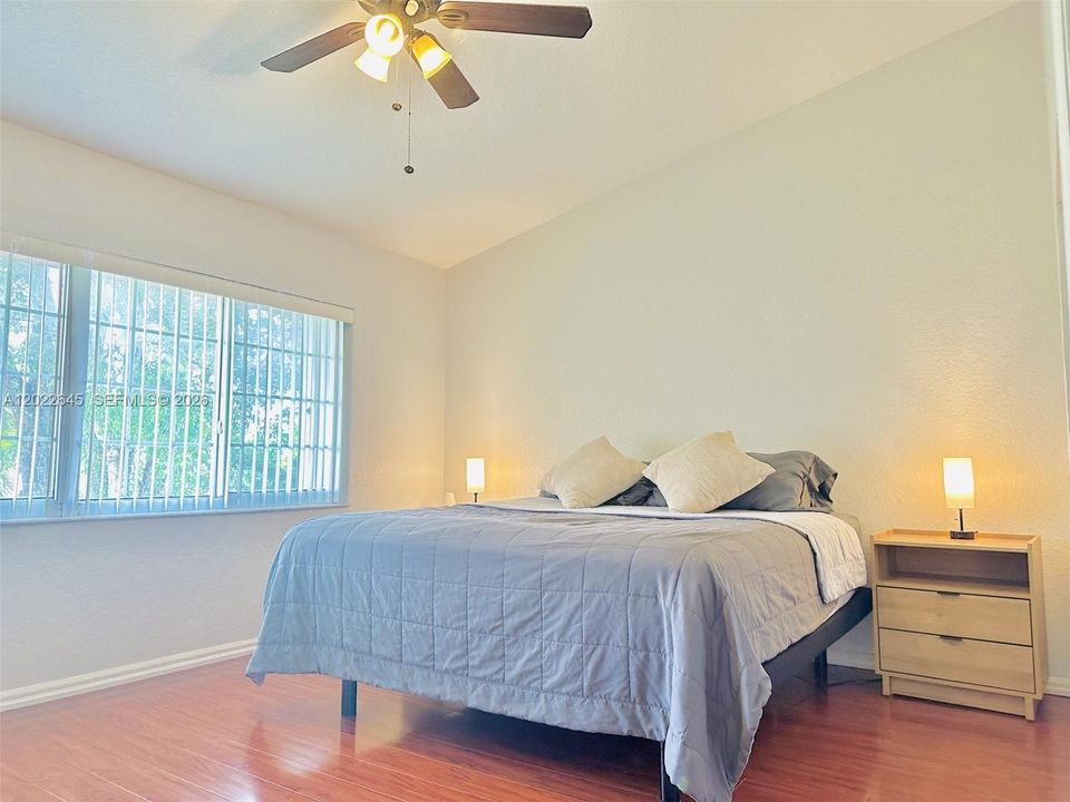 Activo con contrato: $360,000 (3 camas, 2 baños, 1473 Pies cuadrados)