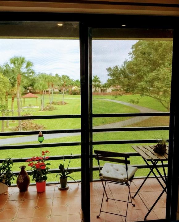 For Rent: $2,100 (2 beds, 2 baths, 770 Square Feet)