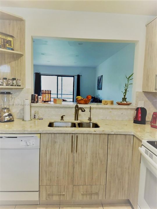 For Rent: $2,100 (2 beds, 2 baths, 770 Square Feet)