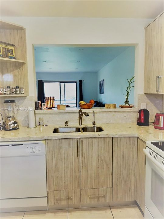 For Rent: $2,100 (2 beds, 2 baths, 770 Square Feet)