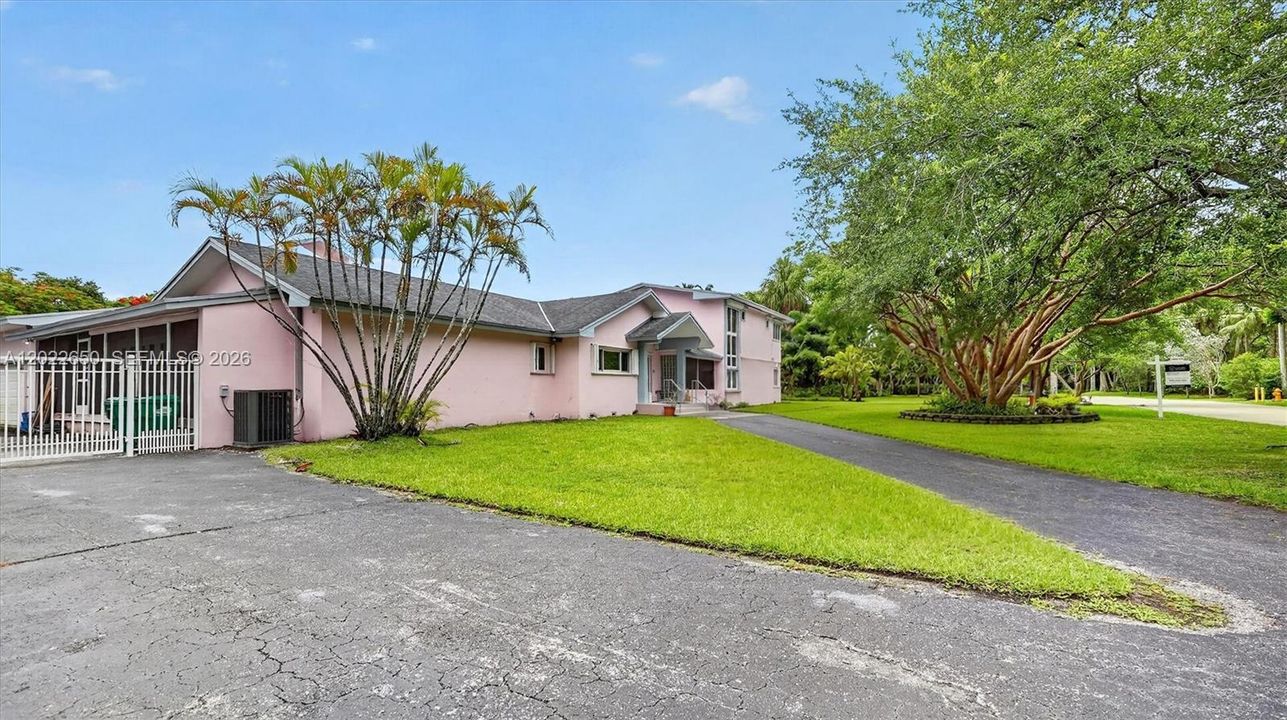 For Sale: $4,200,000 (7 beds, 6 baths, 6504 Square Feet)