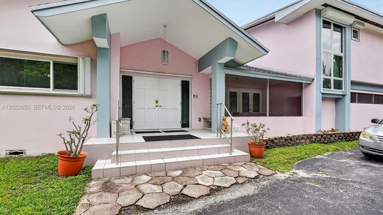 For Sale: $4,200,000 (7 beds, 6 baths, 6504 Square Feet)