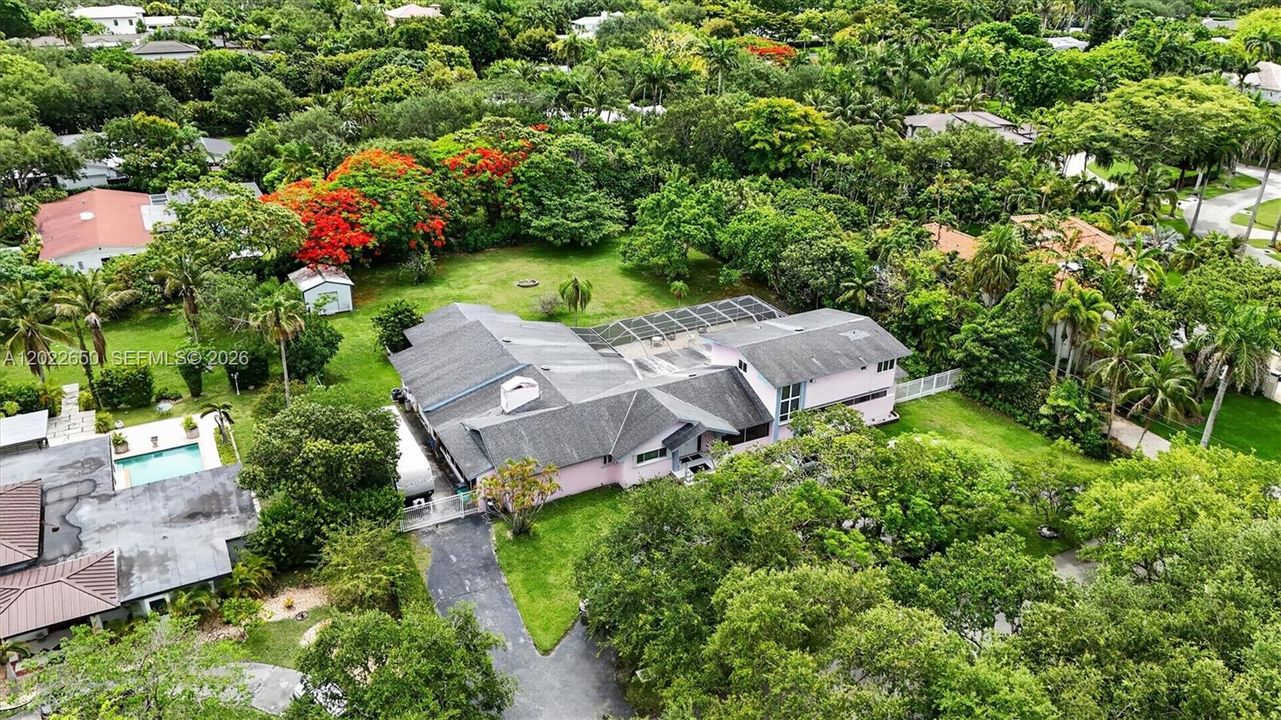 For Sale: $4,200,000 (7 beds, 6 baths, 6504 Square Feet)