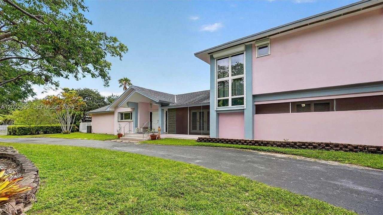 For Sale: $4,200,000 (7 beds, 6 baths, 6504 Square Feet)