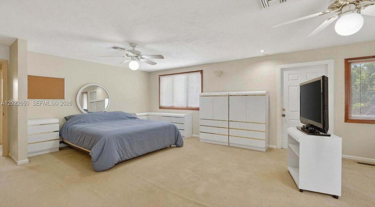 For Sale: $4,200,000 (7 beds, 6 baths, 6504 Square Feet)