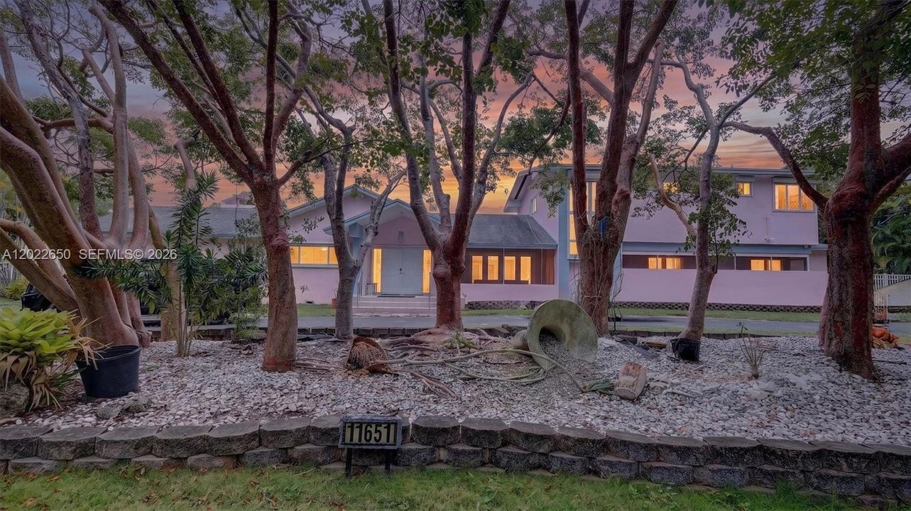 For Sale: $4,200,000 (7 beds, 6 baths, 6504 Square Feet)