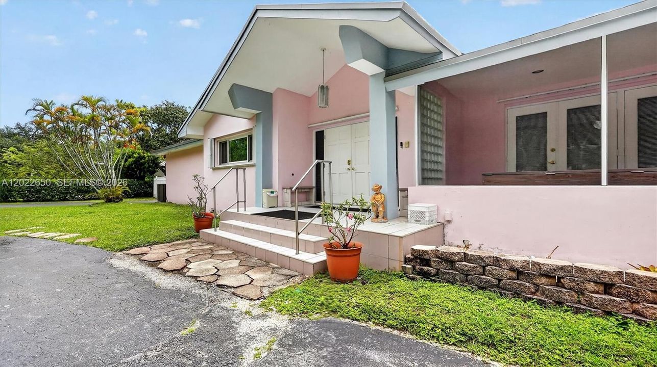 For Sale: $4,200,000 (7 beds, 6 baths, 6504 Square Feet)