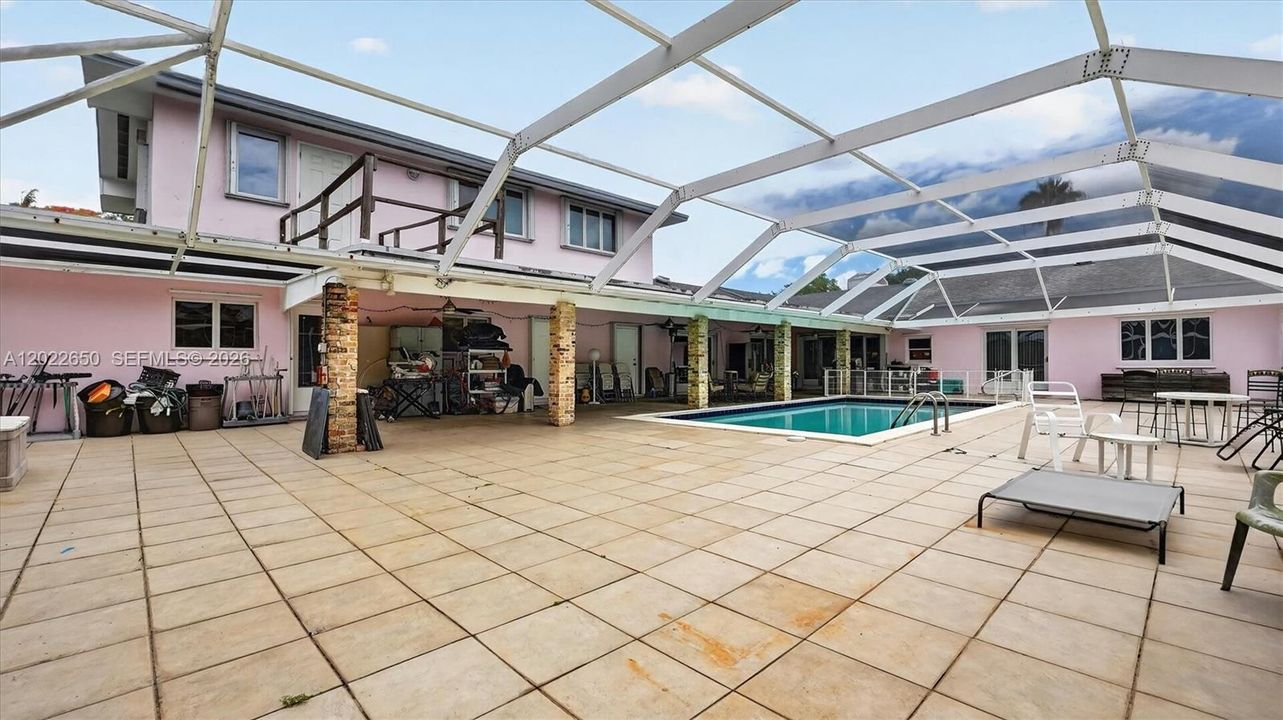 For Sale: $4,200,000 (7 beds, 6 baths, 6504 Square Feet)