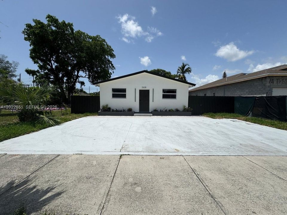 For Sale: $450,000 (4 beds, 2 baths, 1092 Square Feet)