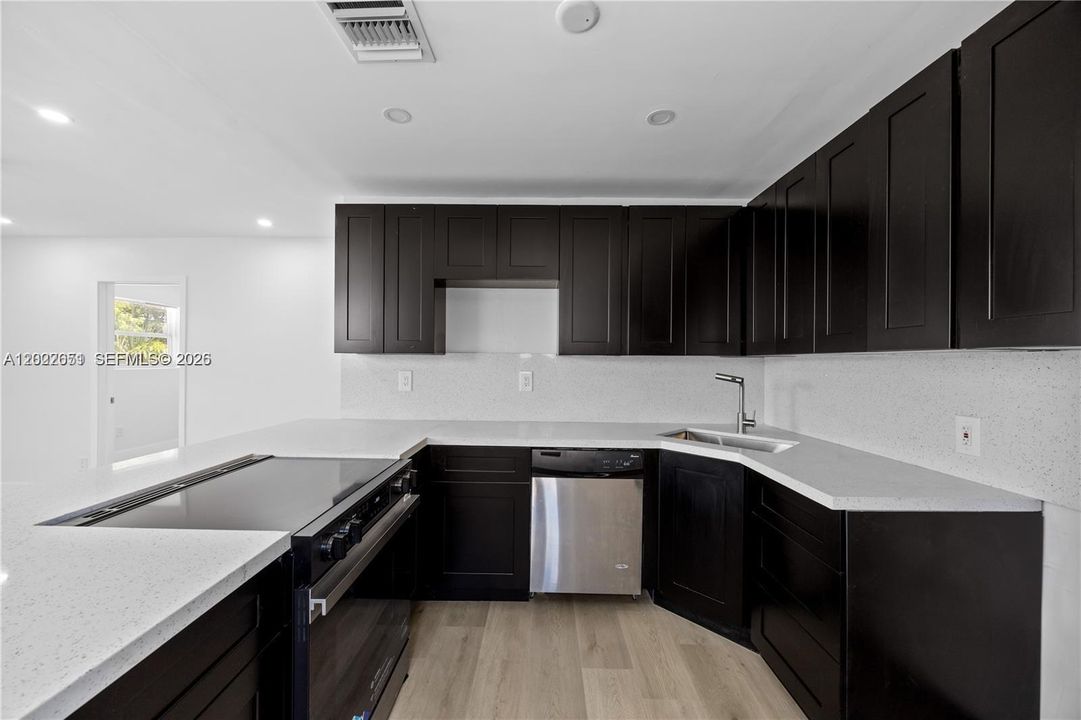 For Sale: $450,000 (4 beds, 2 baths, 1092 Square Feet)