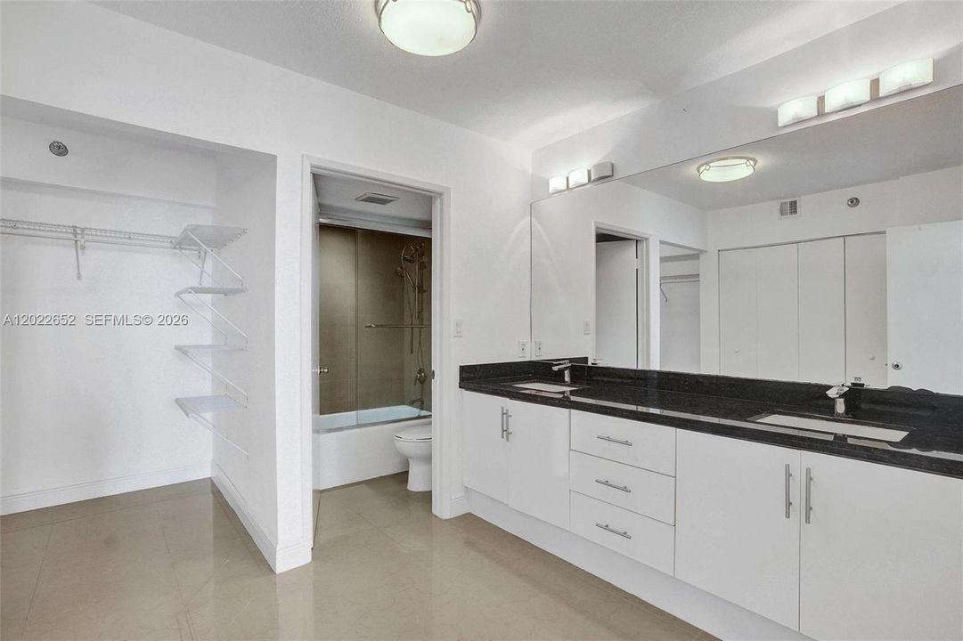 На продажу: $425,900 (2 спален, 2 ванн, 1033 Квадратных фут)