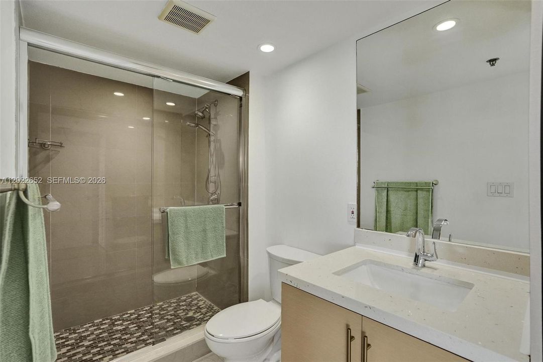 На продажу: $425,900 (2 спален, 2 ванн, 1033 Квадратных фут)
