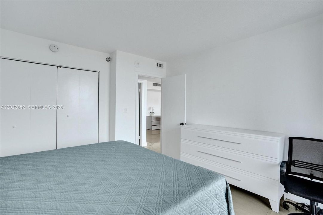 На продажу: $425,900 (2 спален, 2 ванн, 1033 Квадратных фут)