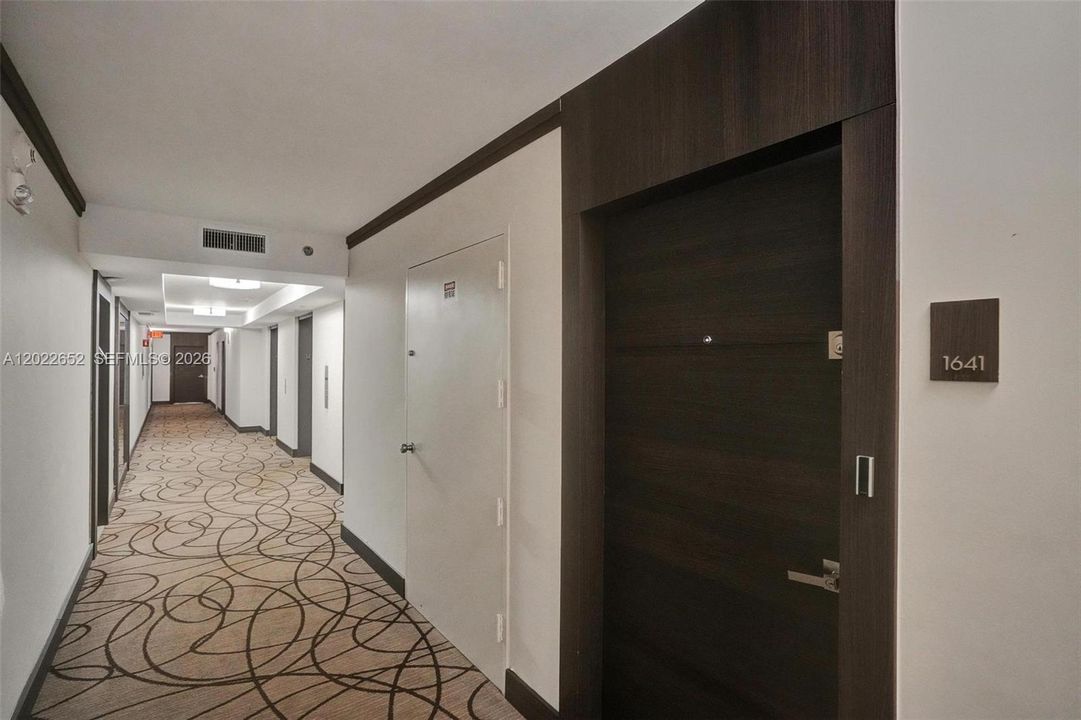 На продажу: $425,900 (2 спален, 2 ванн, 1033 Квадратных фут)