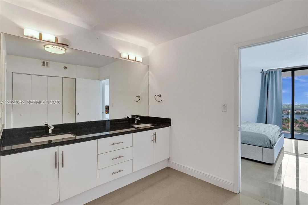 На продажу: $425,900 (2 спален, 2 ванн, 1033 Квадратных фут)