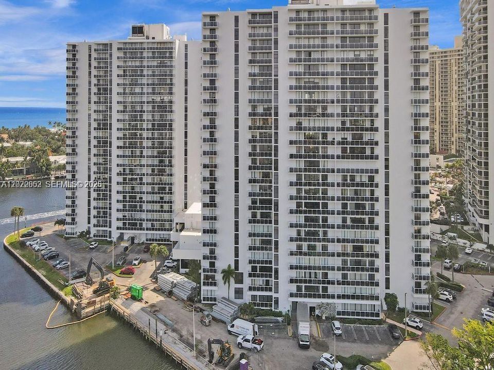 На продажу: $425,900 (2 спален, 2 ванн, 1033 Квадратных фут)