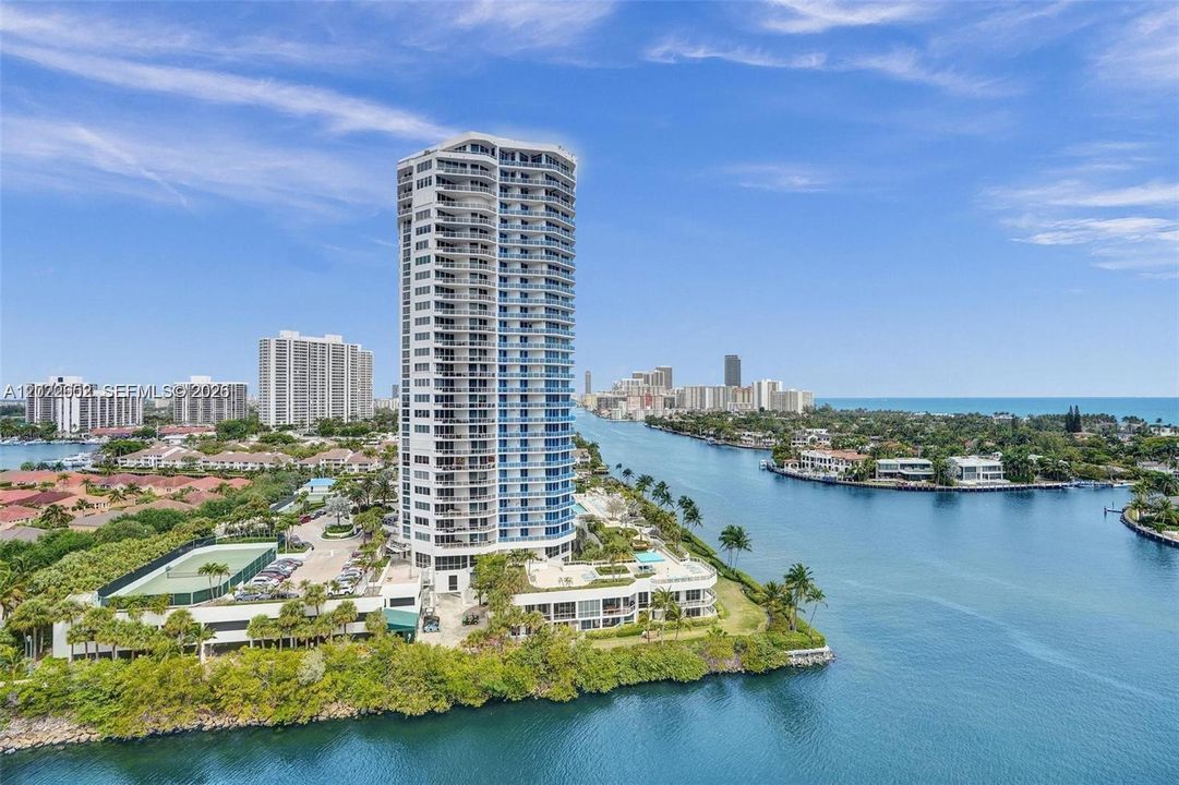 На продажу: $425,900 (2 спален, 2 ванн, 1033 Квадратных фут)