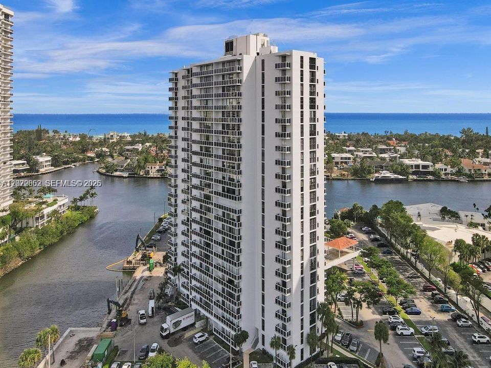 На продажу: $425,900 (2 спален, 2 ванн, 1033 Квадратных фут)