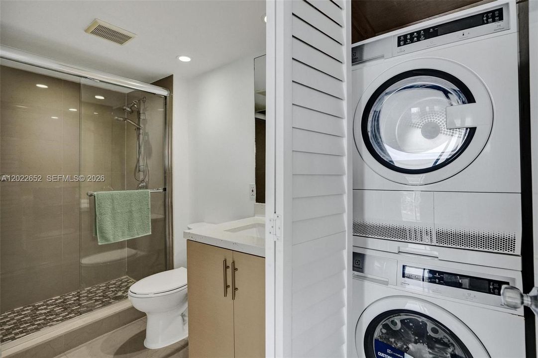 На продажу: $425,900 (2 спален, 2 ванн, 1033 Квадратных фут)