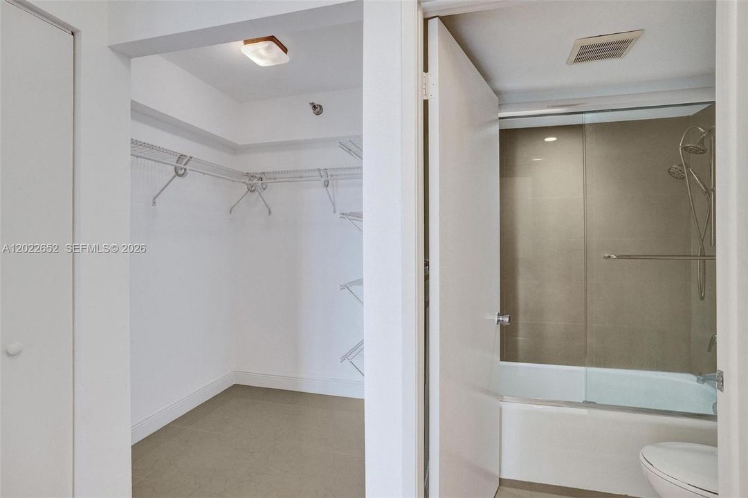 На продажу: $425,900 (2 спален, 2 ванн, 1033 Квадратных фут)