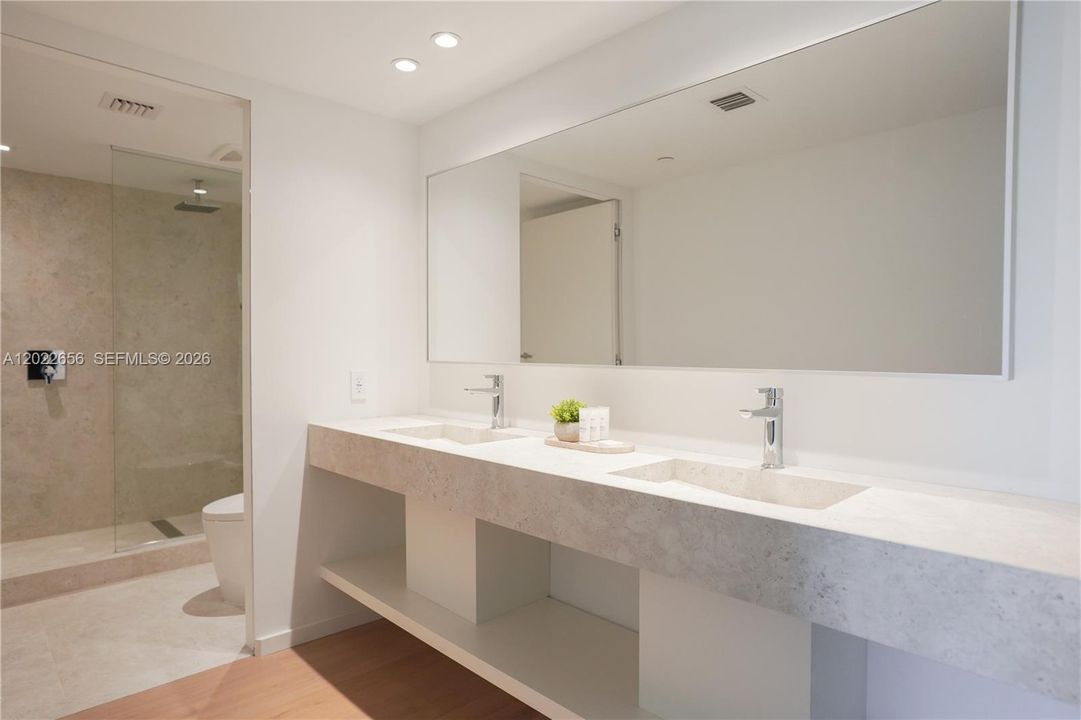 For Sale: $2,190,000 (2 beds, 2 baths, 1363 Square Feet)