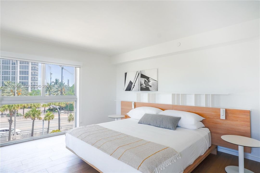 For Sale: $2,190,000 (2 beds, 2 baths, 1363 Square Feet)