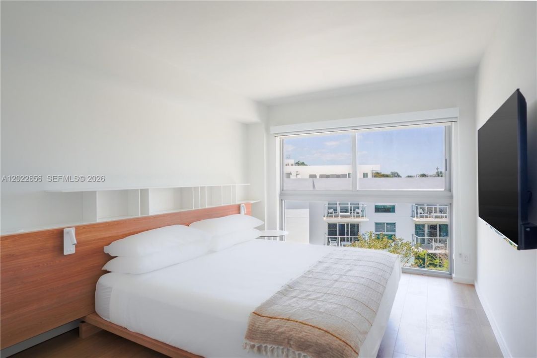 For Sale: $2,190,000 (2 beds, 2 baths, 1363 Square Feet)