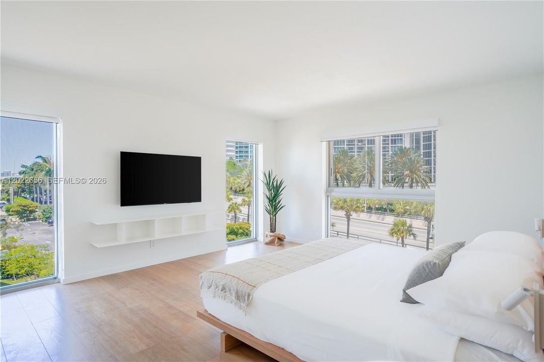 For Sale: $2,190,000 (2 beds, 2 baths, 1363 Square Feet)
