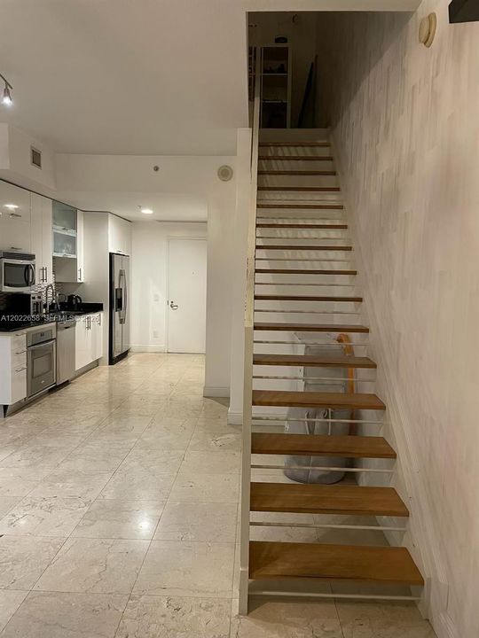 For Sale: $410,000 (1 beds, 1 baths, 785 Square Feet)
