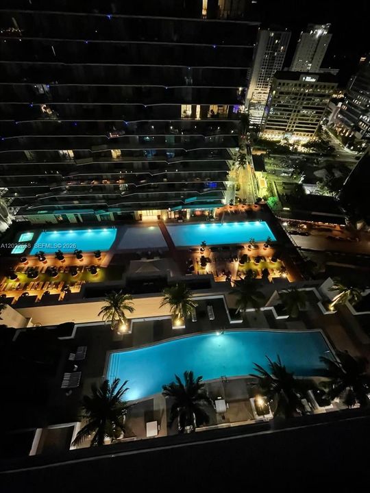 For Sale: $410,000 (1 beds, 1 baths, 785 Square Feet)