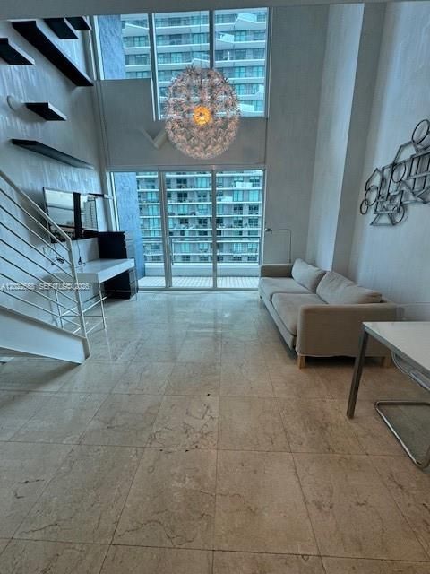 For Sale: $410,000 (1 beds, 1 baths, 785 Square Feet)