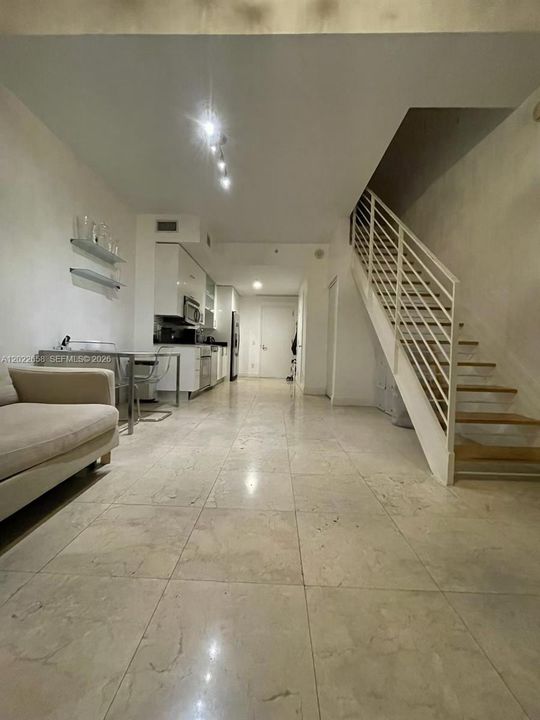 For Sale: $410,000 (1 beds, 1 baths, 785 Square Feet)