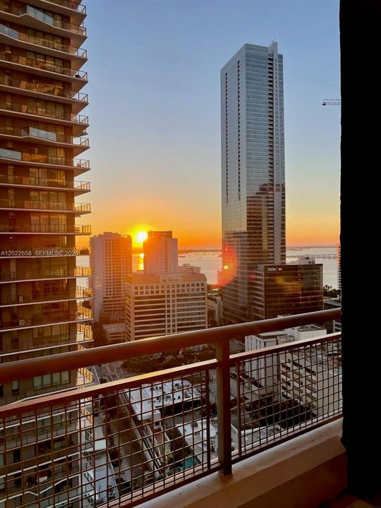 For Sale: $410,000 (1 beds, 1 baths, 785 Square Feet)