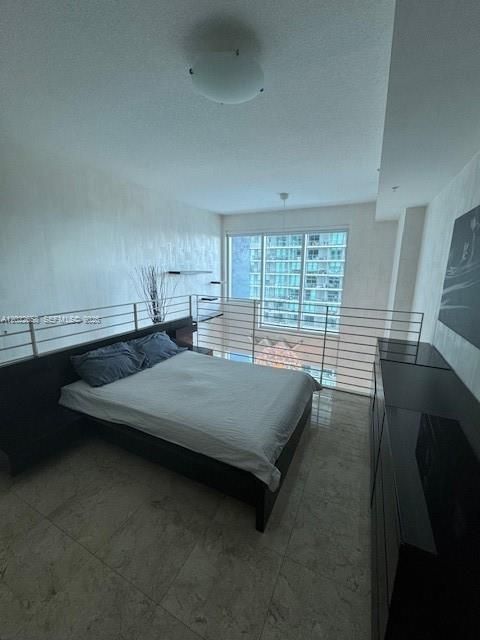 For Sale: $410,000 (1 beds, 1 baths, 785 Square Feet)