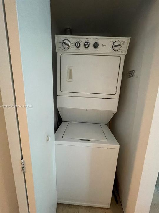 For Sale: $410,000 (1 beds, 1 baths, 785 Square Feet)