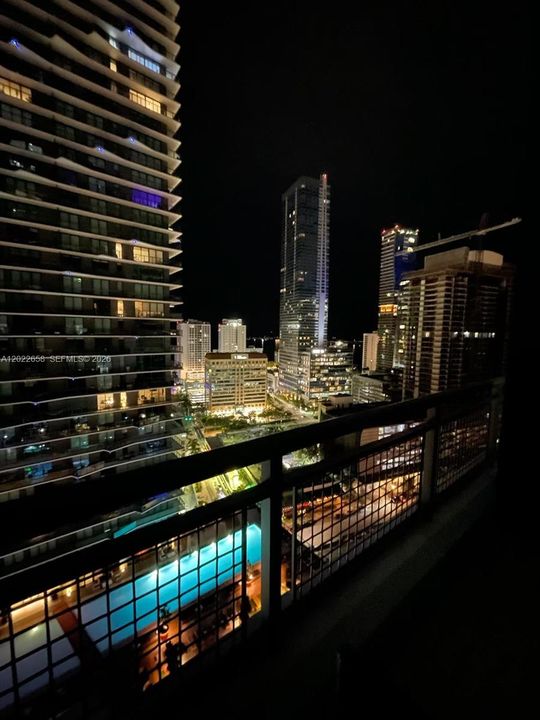 For Sale: $410,000 (1 beds, 1 baths, 785 Square Feet)