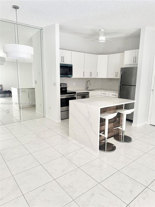 For Sale: $139,900 (2 beds, 1 baths, 827 Square Feet)
