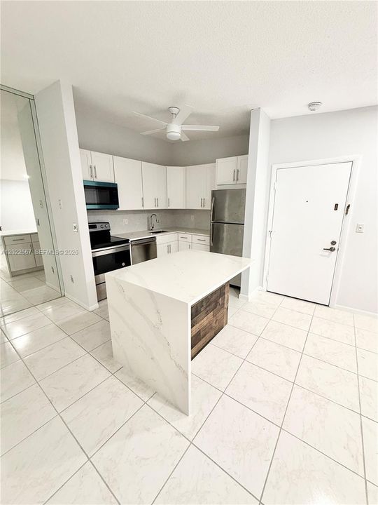 For Sale: $139,900 (2 beds, 1 baths, 827 Square Feet)