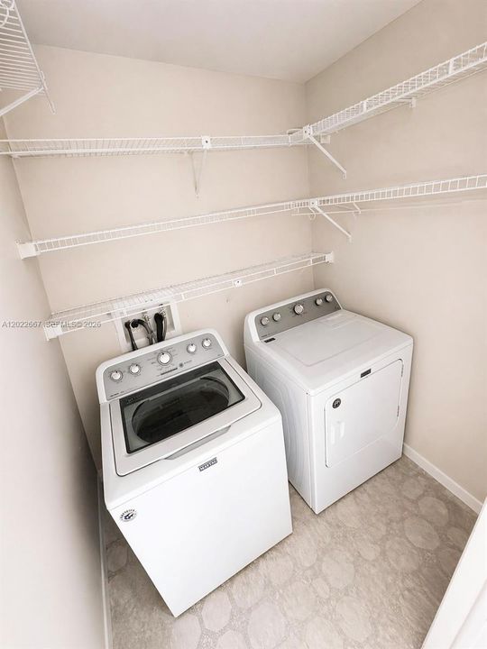 For Sale: $139,900 (2 beds, 1 baths, 827 Square Feet)