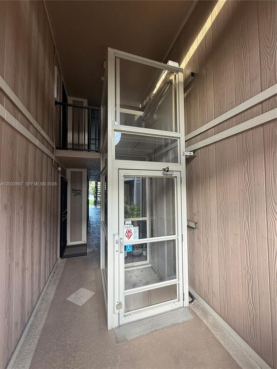 For Sale: $139,900 (2 beds, 1 baths, 827 Square Feet)