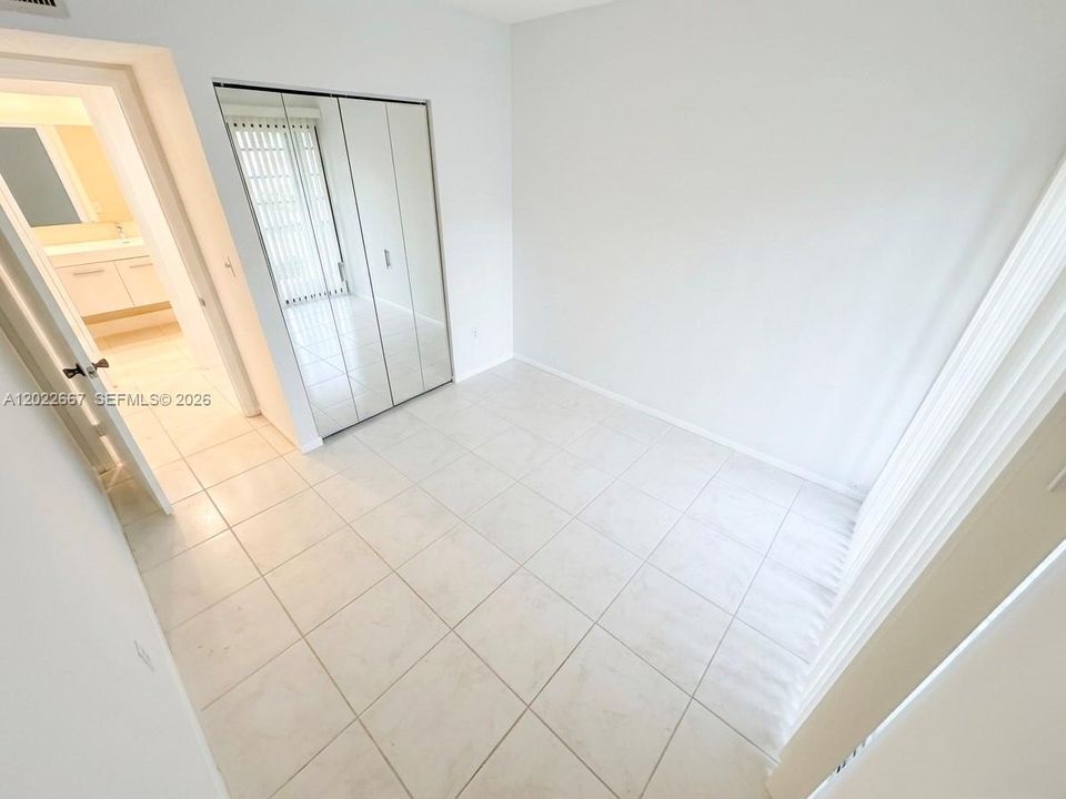 For Sale: $139,900 (2 beds, 1 baths, 827 Square Feet)