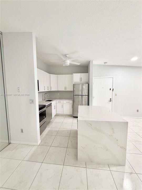For Sale: $139,900 (2 beds, 1 baths, 827 Square Feet)