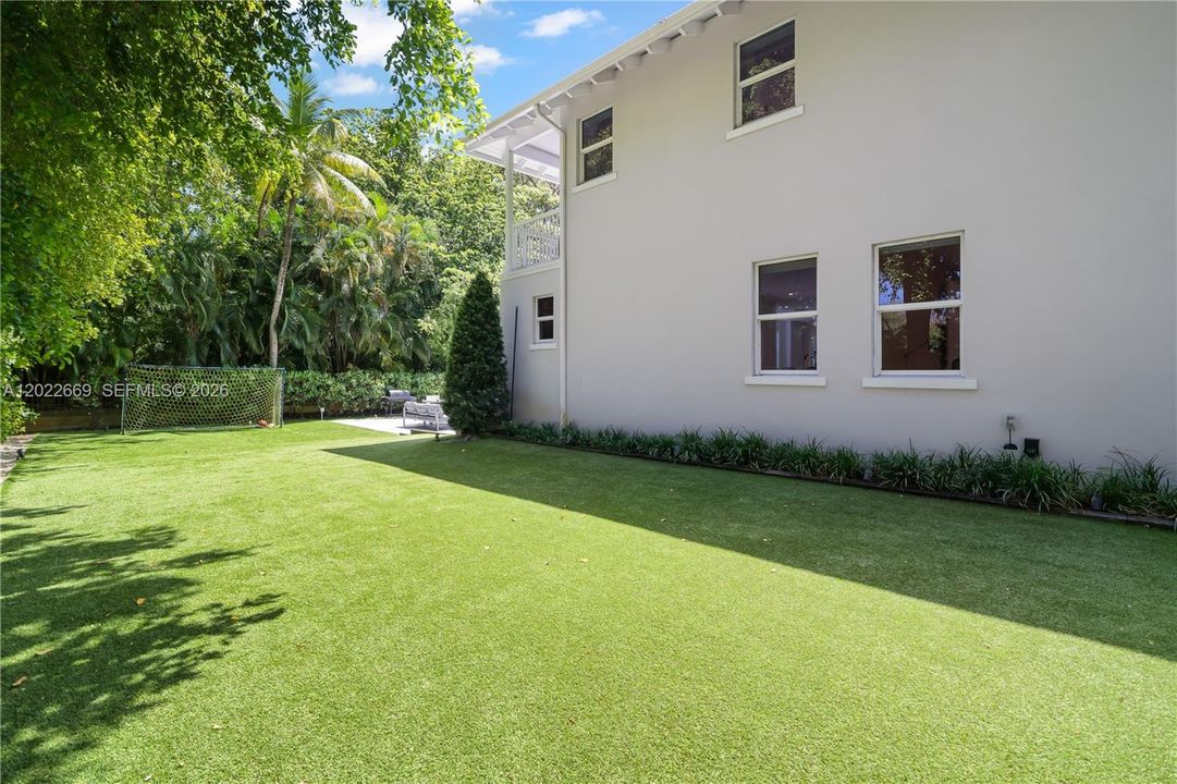 For Sale: $3,900,000 (4 beds, 4 baths, 3391 Square Feet)